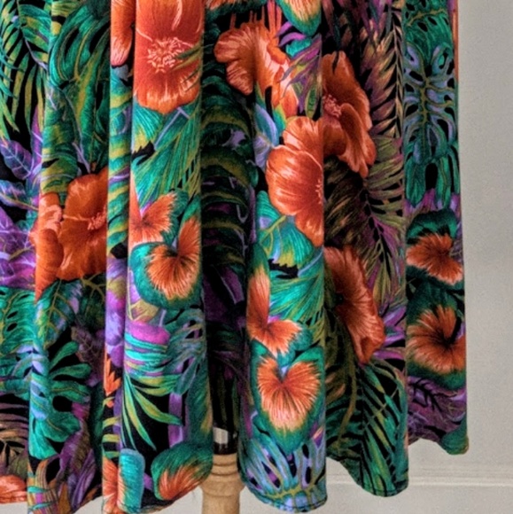 Vintage Island Dress - Picture 3 of 5